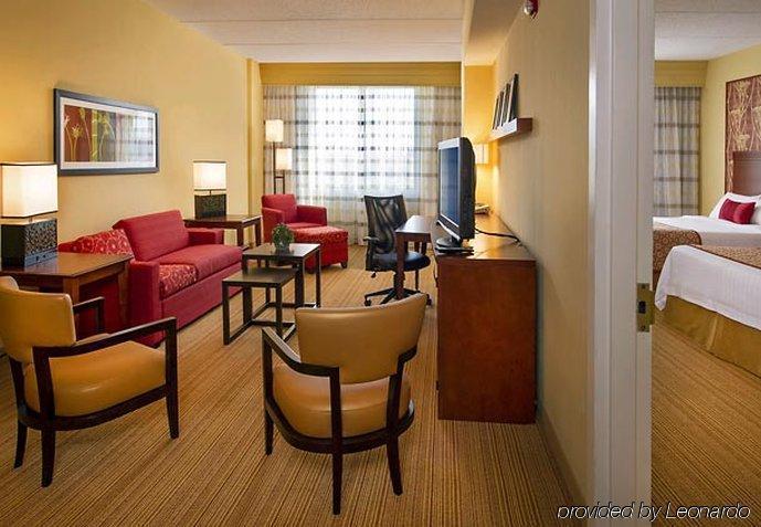 ホテル コートヤード ロング アイランド マッカーサー エアポート ロンコンコマ 部屋 写真